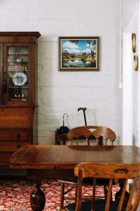 a table and chairs in a room with a picture on the wall at Miss Lucy Historic & Central in Beechworth