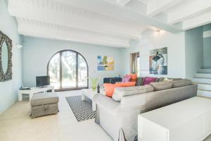 a living room with a couch and a table at Villa Cielo- Cignella Resort Tuscany Accommodation in Osteria Delle Noci