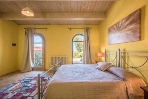 a bedroom with a bed and a large window at Chalet Cigno - Apartment in Tuscany in Osteria Delle Noci