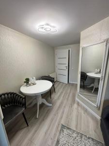 a room with a table and chairs and a mirror at Rustic Baia Sprie in Baia-Sprie