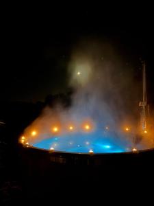 a small pool with lights in the dark at Entre sabots et ronrons in Butten