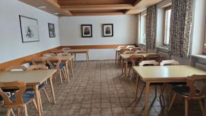 a row of tables and chairs in a restaurant at PensionSchilling in Grasbrunn