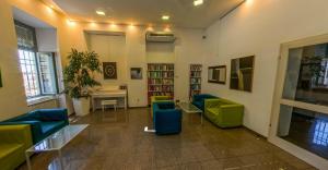 a room with blue and green chairs in a library at SC Pula Rooms & Studio in Pula