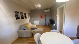 a living room with a couch and a table at Appartamento indipendente apt 4 in Piadena