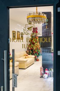 a christmas tree in the middle of a living room at Hotel Boutique Tunari in Tunari