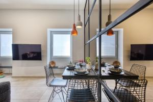 a dining room with a table and chairs at Stylish 1-Bedroom Apartment Just 5 Minutes from Valletta by Ferry in Mosta