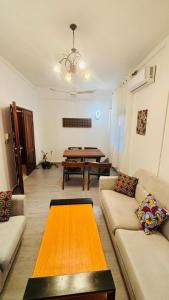 a living room with a couch and a table at Appartement - BIOKOU - Route des pêches in Cotonou