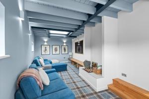 a living room with blue couches and a couch at An Teallach in Balmullo