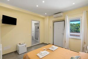 a room with a bed with two towels on it at La Fiesta House in Capaccio-Paestum