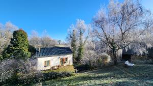 a small white house in the middle of a field at Moulin de Boudelogne in Villard