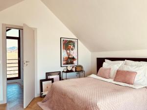 a bedroom with a bed and a painting on the wall at Hill41 HORIZON KOTLINA KŁODZKA in Kłodzko