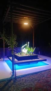 a night view of a swimming pool with a light at Casa Estrella in Villafamés