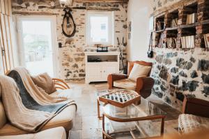 a living room with two chairs and a table at Grand gîte champêtre ! LA SOURCE DE NOS RACINES - CORPS DE FERME AU COEUR DU PARC NATUREL DE L'AVESNOIS in Beaufort