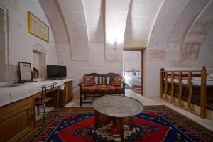 Un televizor și/sau centru de divertisment la Selcuklu Evi Cave Hotel - Special Category