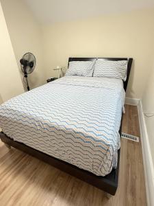 a bed in a small room with a bed sidx sidx sidx at Cozy Duplex 2nd floor suite in Winnipeg