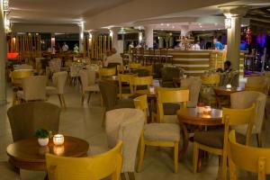 Restaurace v ubytování Le Peninsula Bay Beach Resort & Spa