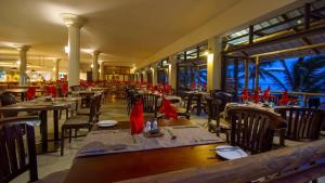 Restaurace v ubytování Le Peninsula Bay Beach Resort & Spa