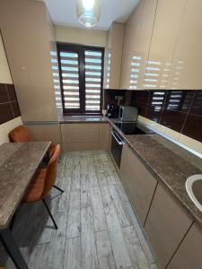 Kuchyň nebo kuchyňský kout v ubytování Apartament modern central