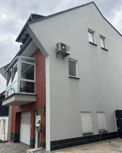 a white building with a window and a air conditioner at Ferienhaus Weimarer Land in Berlstedt