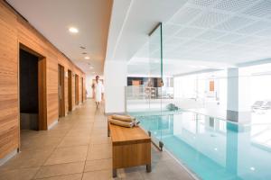 Bazén v ubytování Wellnesshotel Mein Almhof Superior nebo v jeho okolí