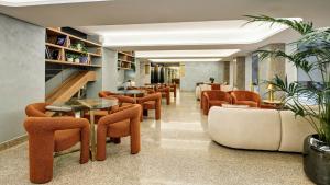 a waiting room with chairs and tables in a building at Sercotel HMO Martina in Granada