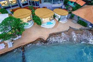 an aerial view of a beach with a resort at Madusea Grand Villa มาดูซี แกรนด์ วิลล่า in Ko Larn