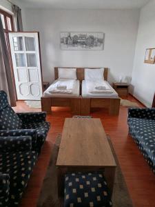 a living room with a bed and a coffee table at Panoráma apartman in Pécs