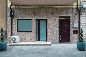 a brick building with a door and a window and a speaker at D'AlottoSuite&Rooms in Leonforte
