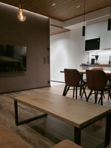 a living room with a wooden table and chairs at Metsolinna in Kittilä