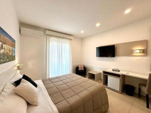 a hotel room with a bed and a desk at Hotel Jonio in Noto Marina