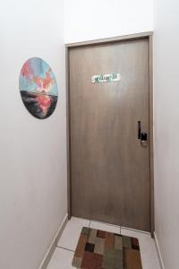 a door in a room with a sign on it at Departamento Palmita in La Paz