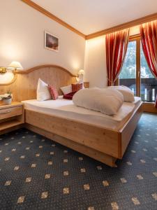 Llit o llits en una habitació de Hotel Erna