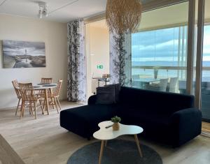 a living room with a black couch and a table at Marina Resort A9 in Kalajoki