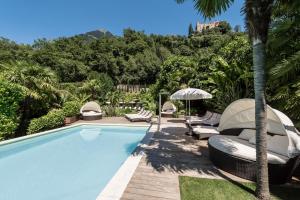 The swimming pool at or close to Residence Fischerhof