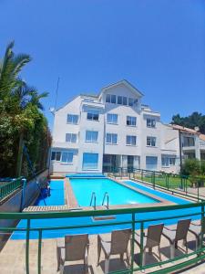 a large building with a swimming pool in front of a building at Maitencillo Habitamar in Maitencillo