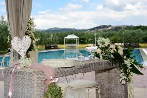 a table and chairs next to a pool at La Meridiana in Lanuvio