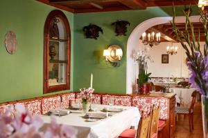Reštaurácia alebo iné gastronomické zariadenie v ubytovaní Relais & Châteaux Hotel Tennerhof
