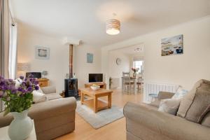 a living room with a couch and a table at 2 Bed in Instow oc-stones in Instow