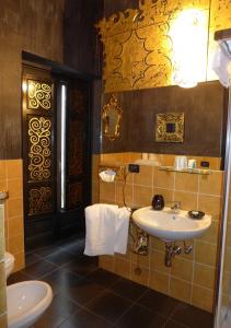 a bathroom with a sink and a toilet at - SOTTO Le STELLE - B&B in Caltabellotta
