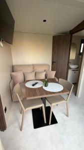 a living room with a table and a couch at La Tiny de la chicorée in Paulhan +6 photos