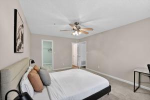 a bedroom with a bed and a ceiling fan at Stylish 2BR2BA with room to unwind in Stockbridge