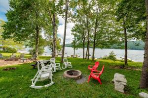 a group of chairs and a fire pit in the grass at Captains Quarters by Railey Vacations in Oakland