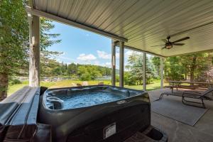 a jacuzzi tub on a screened in porch at Castaway Cove by Railey Vacations in Oakland