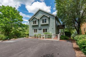 a green house with a driveway in front of it at Castaway Cove by Railey Vacations in Oakland