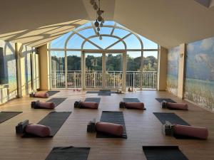 a room with a lot of yoga mats on the floor at Hotel Polaris in Świnoujście +73 photos