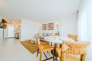 a living room with a table and chairs and a couch at Green Island Inn in Fort Lauderdale