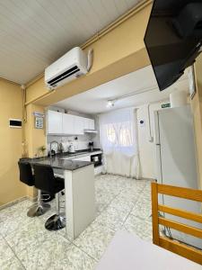 a kitchen with a counter and a refrigerator at Fortuna Apart in General Roca