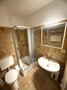 a bathroom with a toilet and a sink and a shower at Strandmuschel in Norddeich