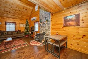 a living room with a table in a cabin at Cozy Cub Cabin by Railey Vacations in McHenry