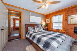 a bedroom with a bed and a ceiling fan at Crows Nest by Railey Vacations in Swanton